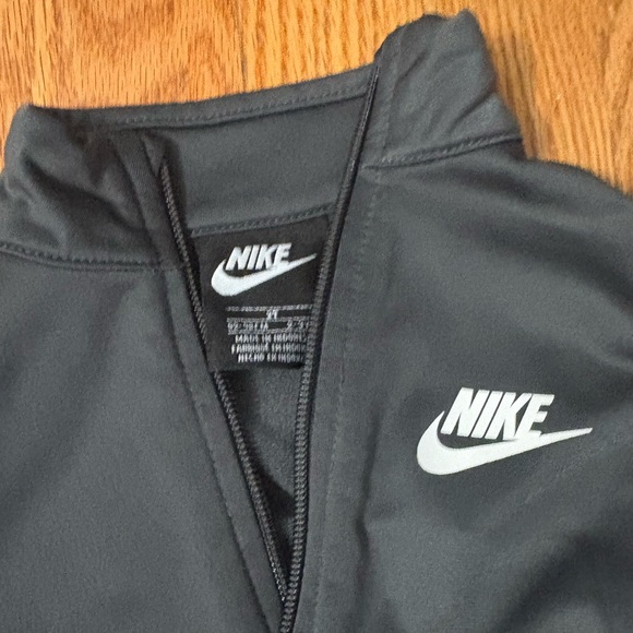 Nike Boy 3T Black Tracksuit Set - Picture 2 of 2